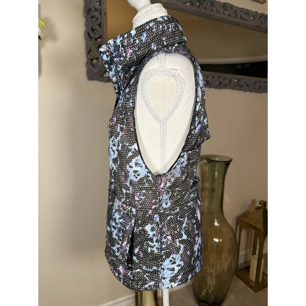 Lululemon Back Pack It Vest Size 4 Floral Sport Tranquil Blue Stowaway Hood